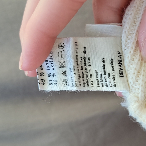 Lacoste white beanie - Picture 7 of 8